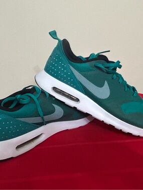 Nike Air Max Tavas Green Glow 2015 Size 13 Men’s 705149-303